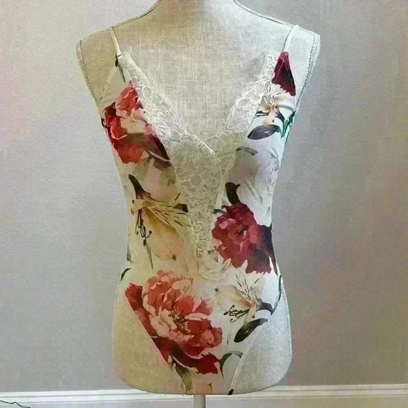 Windsor - Floral Bodysuit Xsmall - Picture 6 of 16